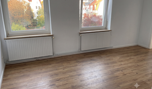 2-room apartment in the Weststadt district, featuring a new bathroom + guest toilet, including a kitchen.