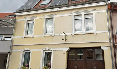 Ruhiges Wohnen in begehrter Lage mit viel Platz im ausgebauten Nebengebäude