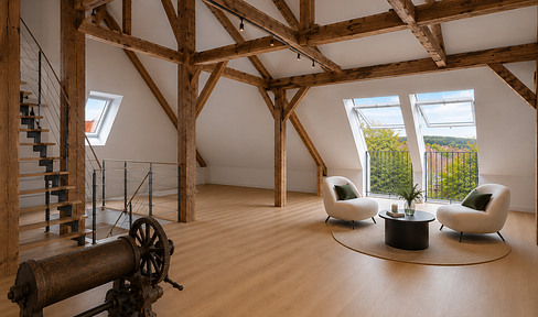 –Exklusive Dachgeschoss-Loftwohnung mit Galerie, Cabrio-Dachfenstern und historischer Seilwinde