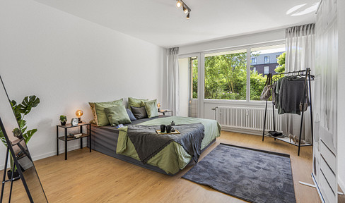 Completely renovated and ready to move in: 2-room apartment with a balcony overlooking greenery – featuring a heat pump, elevator, and garage.