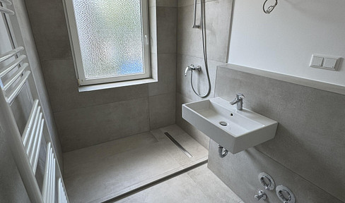 Brand new, following a complete renovation, located in the heart of Krefeld-Uerdingen - modern, 2-bedroom apartment with 2 bathrooms, within walking distance of the Rhine.