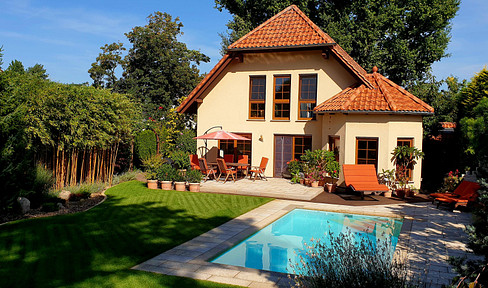 Living like you're on vacation - the feeling of a hotel on your pool deck.