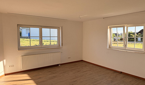 Spacious apartment with views of the Swabian Alb mountains *no commission fees*.