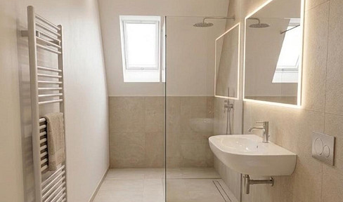 Beautiful, bright 3.5-room apartment with a new bathroom, located on Martinistraße - suitable for shared living.