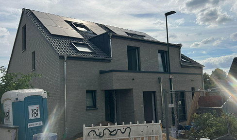 New construction semi-detached house | 155 m² living space | 5 rooms | Garage | No commission fees.