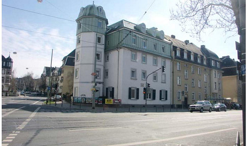 Charming 1.5-room maisonette apartment with its own entrance and private terrace, located in Frankfurt-Sachsenhausen.