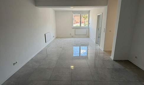 Newly renovated and available immediately – modern 2-room apartment.
