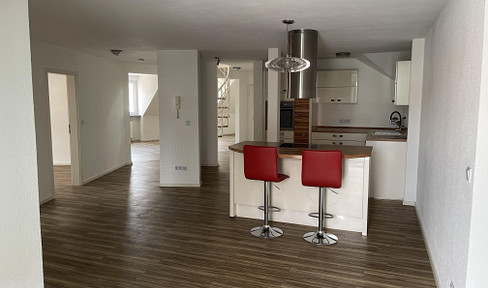 148 qm 3-Zimmer-Wohnung mit 64 qm Nutzfläche