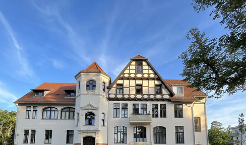 Protected historical building, 4-room apartment in the Villa Sachs, near Lake Lehnitz.
