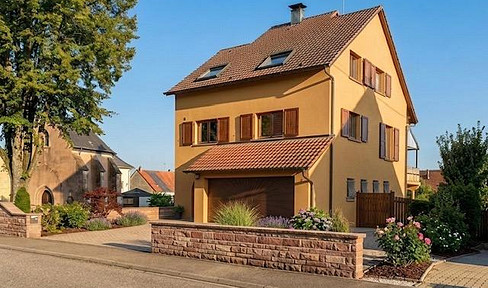Beste Lage: Energiesparendes Massivhaus (1990) mit 204 m2 -provisionsfrei von Privat!