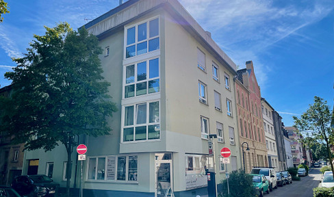 Renovierte 2,5-Raum-Penthouse-Wohnung mit Balkon in Kaiserslautern