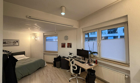 DREAM APARTMENT - Ground floor, 3 rooms, suitable for living, just 5 minutes from Zülpicherplatz, in excellent condition.
