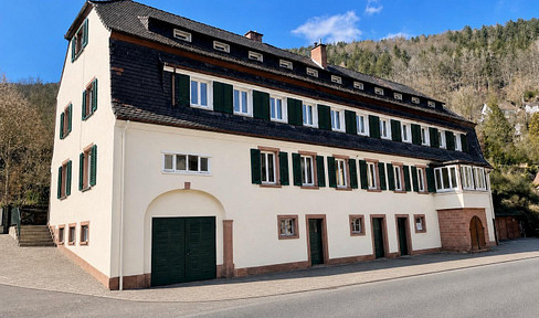 Wunderschöne, komplett renovierte 140qm Altbauwohnung nahe Neustadt mit Garten & 2 PKW Stellplätzen