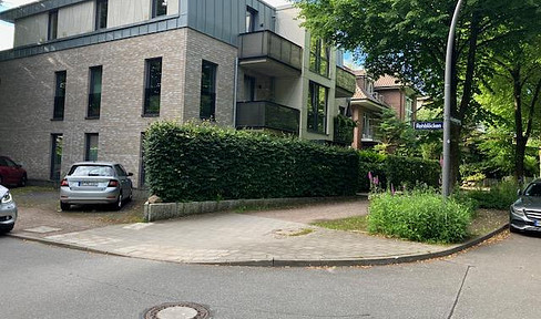 Bright penthouse apartment with a large rooftop terrace, located in a central area of Volksdorf.