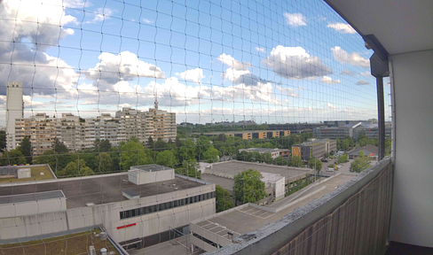 Apartment Olympia-Einkaufszentrum, U-Bahn zur Uni im Haus, Stellplatz, Loggia, provisionsfrei