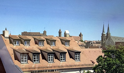 A fantastic 3-room maisonette apartment with a fitted kitchen, located in the heart of Nuremberg.