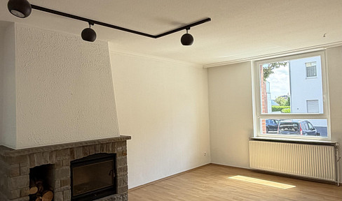 Living like at home: 4-room ground-floor apartment with garden, garage, and high-quality kitchen.