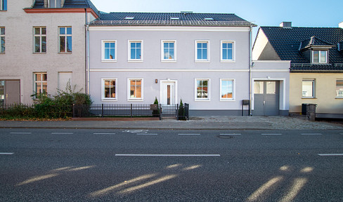 Completely renovated two-family house with a large outbuilding in Potsdam.