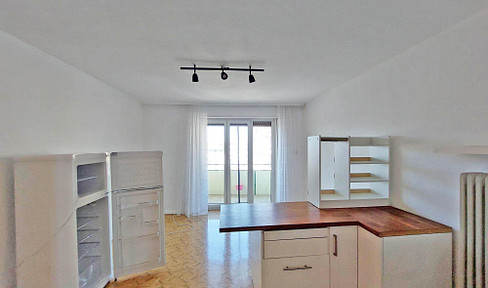 Looking for a tenant to take over a beautiful one-room apartment with a balcony, available from August 1st, 2026, located in the city center at Bismarckstrasse.