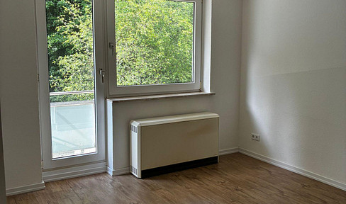 2 rooms, each 16 square meters, available in a newly formed shared apartment (3-person WG) in Barmbek-Süd.