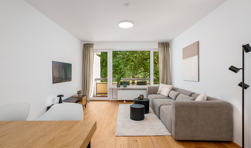 First occupancy after renovation: Bright 3-room apartment with balcony – no agency fees & suitable for shared living.