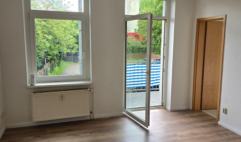 2 Raum Wohnung mit Balkon, Stellplatz und EBK