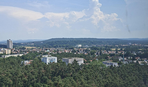 Beautiful, spacious 4-room apartment with stunning panoramic views.