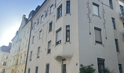 Dream apartment in a historic building in Schwabing.