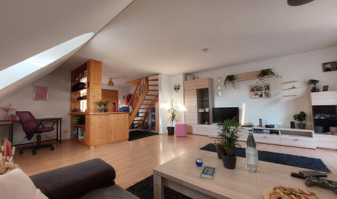 Well-maintained 2-room apartment with a balcony and fitted kitchen, located in the city center.