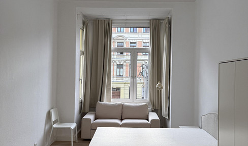 Sarnierte Altbau Wohnung (möbliert) WG 4-5 Personen