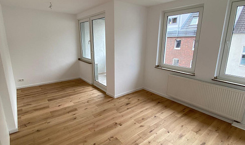 Completely renovated 3-room apartment with balcony, in a prime location in Cologne Sülz.