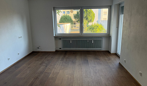 Beautiful 4-room apartment, also suitable for shared living, with two balconies, well-maintained and renovated.