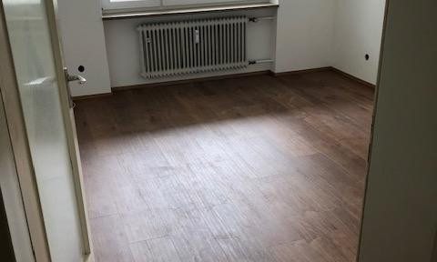 Schöne 4-Zimmer-Wohnung in Regensburg, zwei Balkone, gepflegt und renoviert  - geeignet für WG
