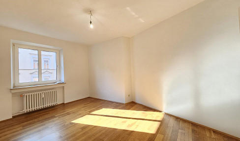 Großzügige Altbauwohnung am Rosenheimer Platz