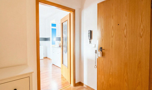 Rented 2-room investment property in Düsseldorf-Benrath – 5.26% gross rental yield, heating system to be replaced in 2026.