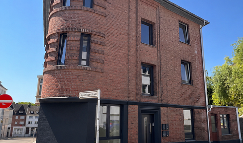 Beautiful 5-room apartment with a private garden.