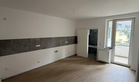 First occupancy after complete renovation | 3 rooms | Large living/kitchen area | Balcony | Suitable for shared living.