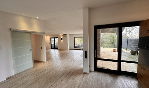 Großzügiges Einfamilienhaus mit Einliegerwohnung auf weitläufigem Eckgrundstück