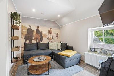 Familienurlaub nahe Greetsiel & Nordsee – 3 Schlafzimmer im historischen Burghaus