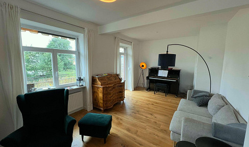 Lichtdurchflutete Altbauwohnung mit Gartenblick, Balkon, Kamin& Aufzug – ruhige Bestlage