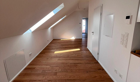 *Neubau* Helle 2-Zi. Whg im DG mit Dachgauben + Dachfenster