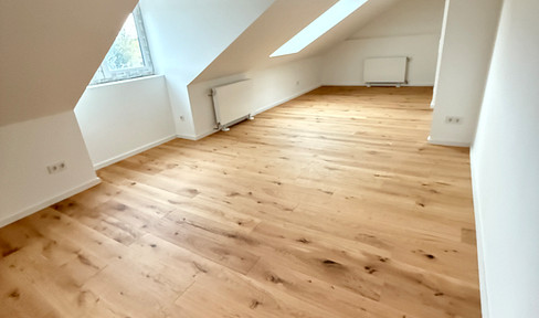 *Neubau* Helle 2-Zi. Whg im DG mit Einbauküche, Dachgauben + Dachfenster