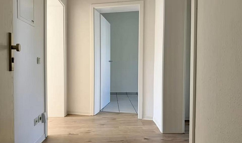 Hochparterre Wohnung in Chemnitz in Uni Nähe - frisch renoviert.