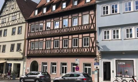 Vermietung od Verkauf 2 Whg 2,5ZKBBWC+3,5ZKBBWC Maison.-Whg,Aufzug +grosse Dachterrasse 5 Jahre jung