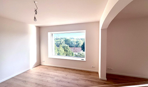Modern city villa in Möhringen: Brand new 3.5-room apartment with a south-facing balcony, garden access, and a fireplace.