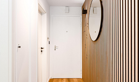 Newly renovated, fully furnished 1-bedroom apartment in Munich – no commission, available immediately.