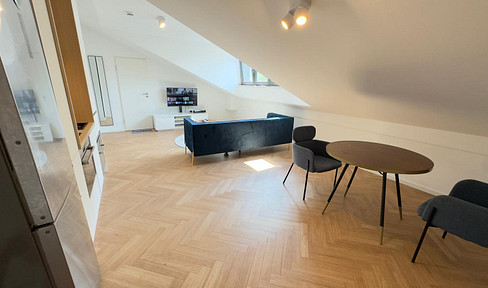 ab 01.08. möblierte 2-Zimmer-Dachgeschoß-Mietwohnung in München-Perlach