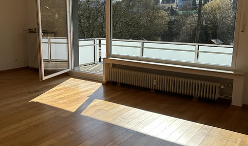 Beautiful apartment, 82m2, with a south-facing balcony, a new bathroom, a cellar, and one parking space.