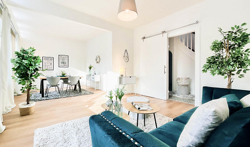 Live centrally in Niendorf: Detached house with garden and parking space.