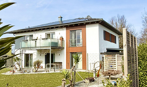 Living and working blend seamlessly together to create a wellness experience in this green oasis.